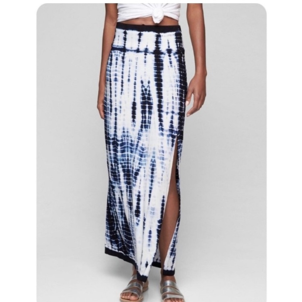 Athleta Tie Dye Marina stretch Jersey Long Split
pull on Maxi Skirt size Medium